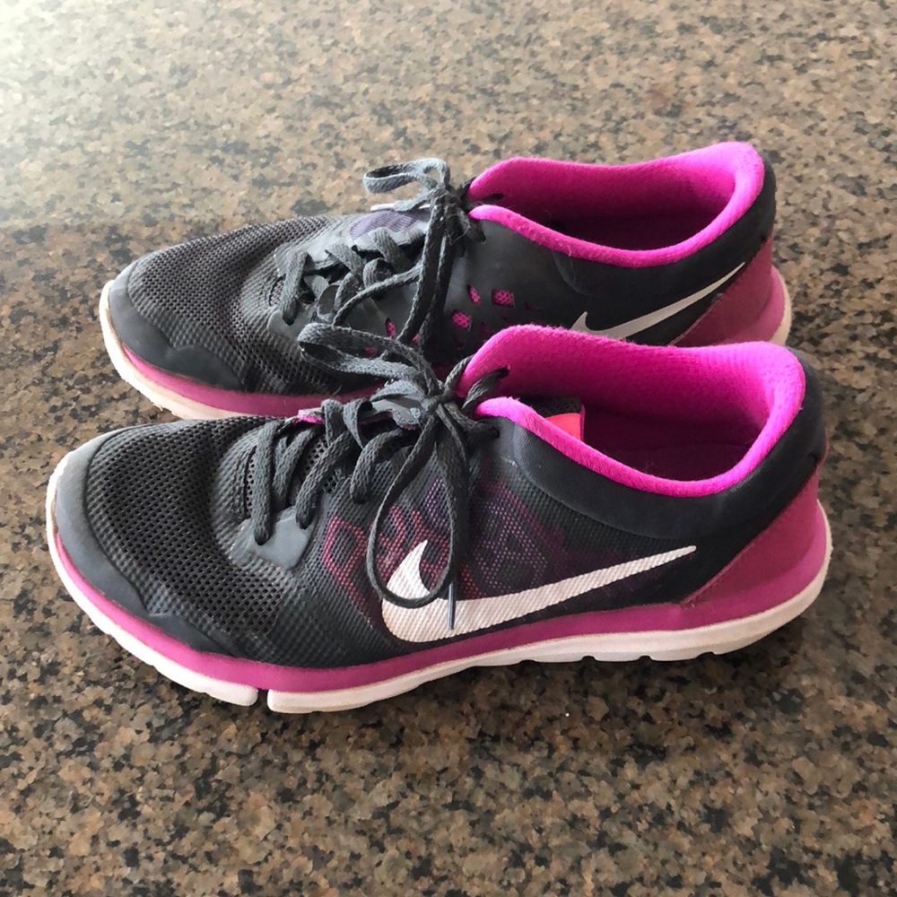 Nike tennis shoes